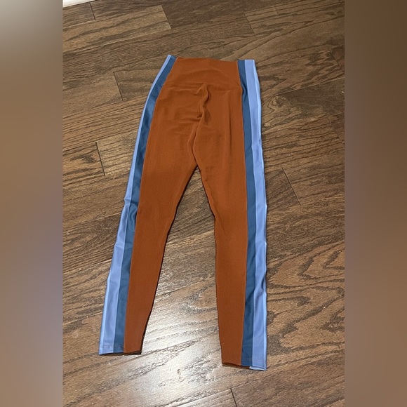 Beach Riot Side Strips Leggings Never Worn - Picture 5 of 6